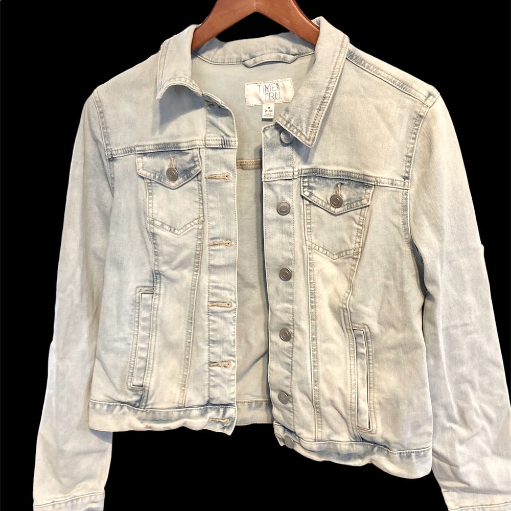 Jean jacket. Cropped & stretchy. Size medium 8-10.